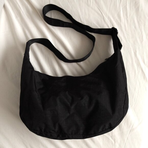 BAGGU Medium Nylon Crescent Bag - 37.5" strap - Like New - Picture 3 of 8
